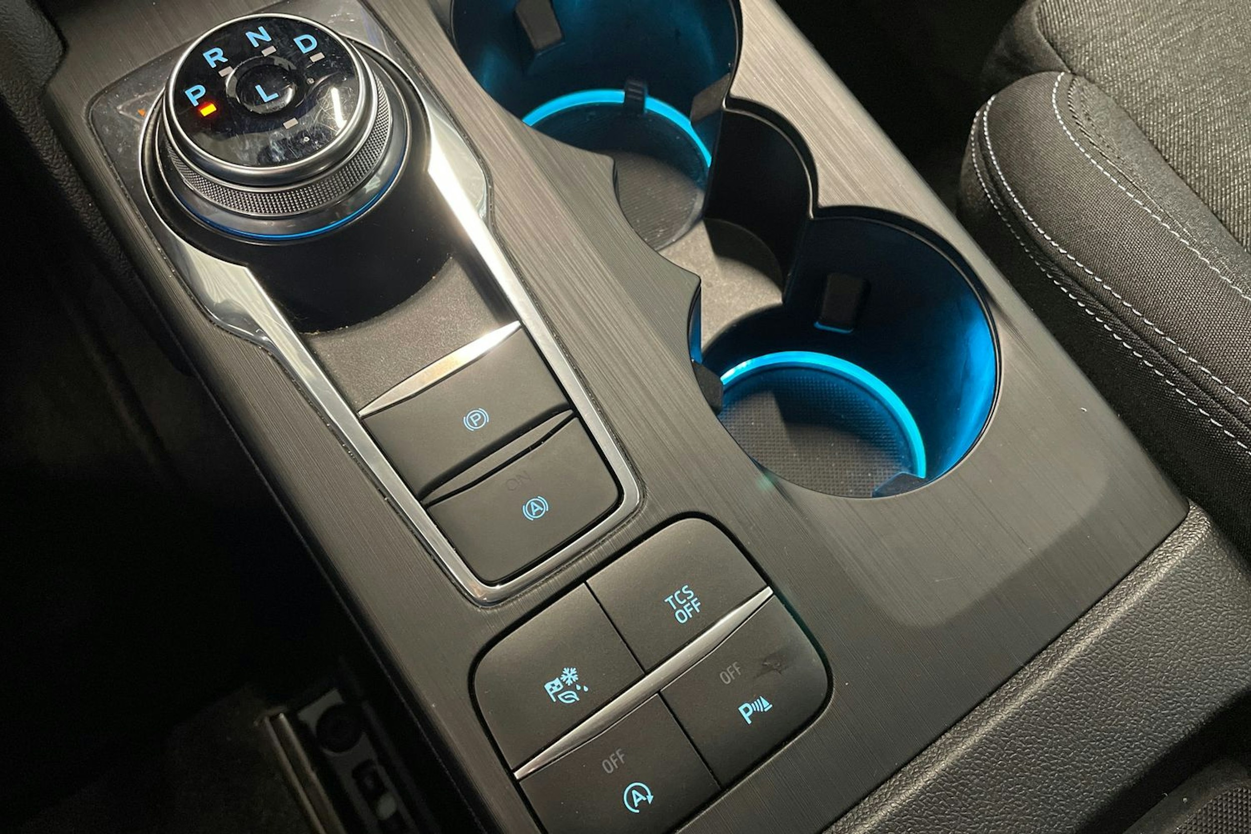 valkoinen Ford Focus 2020 kuva 23.