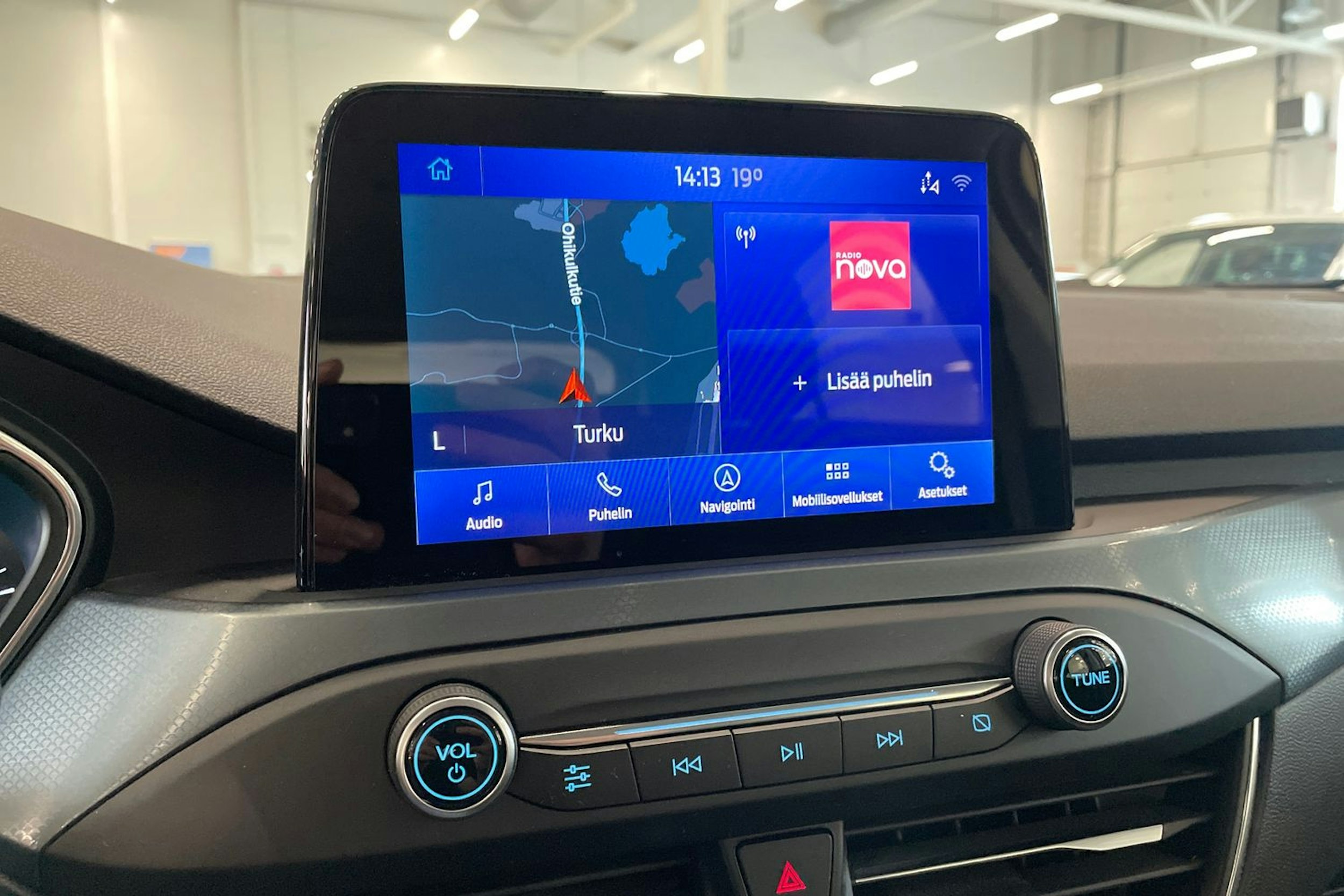 valkoinen Ford Focus 2020 kuva 25.