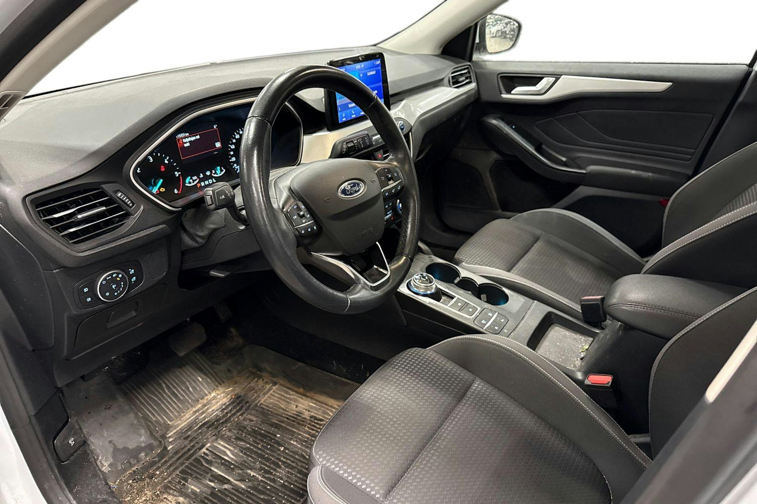 valkoinen Ford Focus 2020 kuva 3.