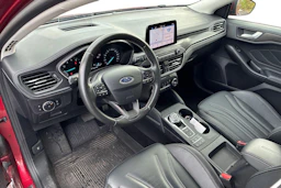 punainen Ford Focus 2020 kuva 3.