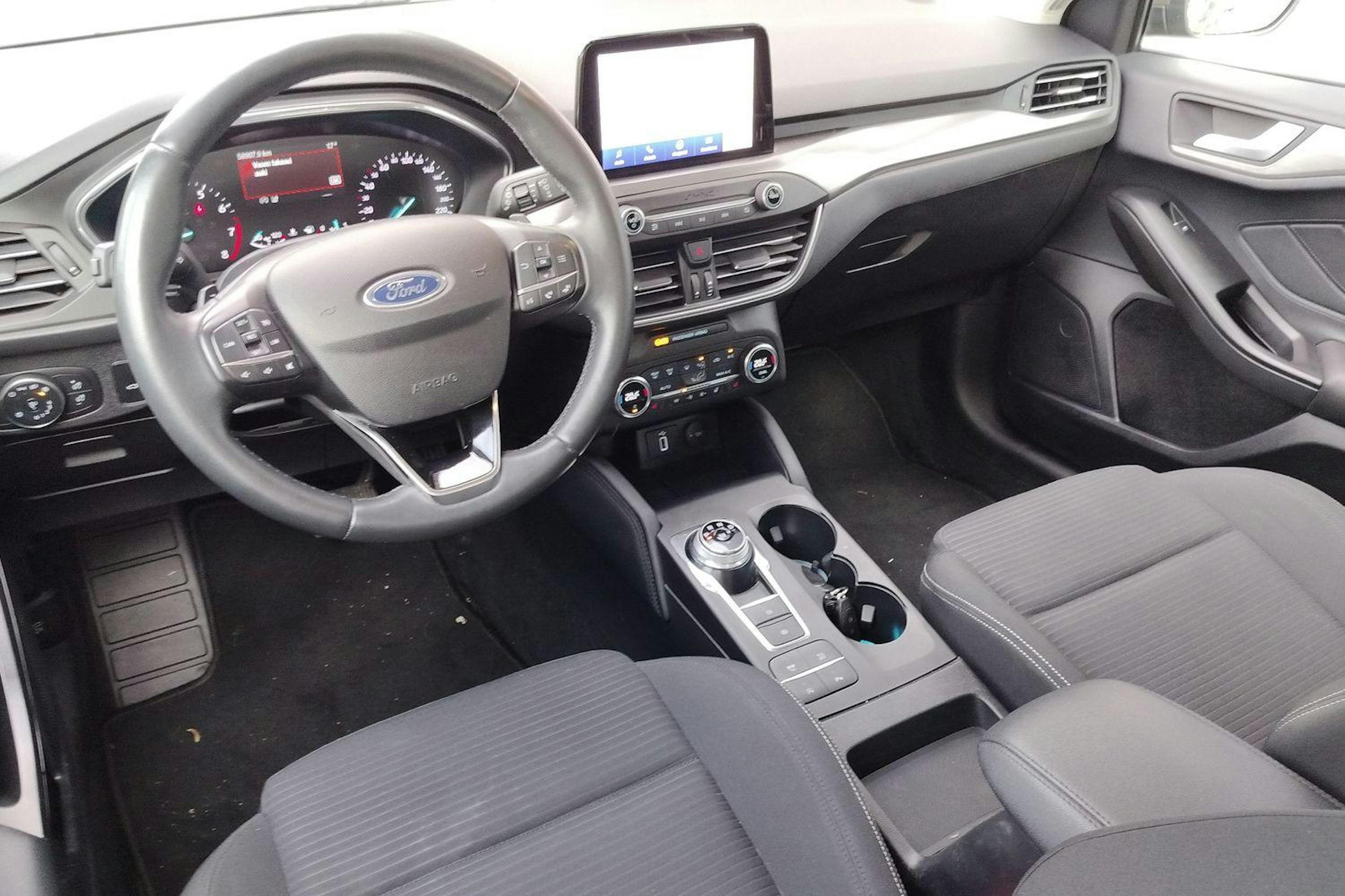 harmaa Ford Focus 2020 kuva 3.