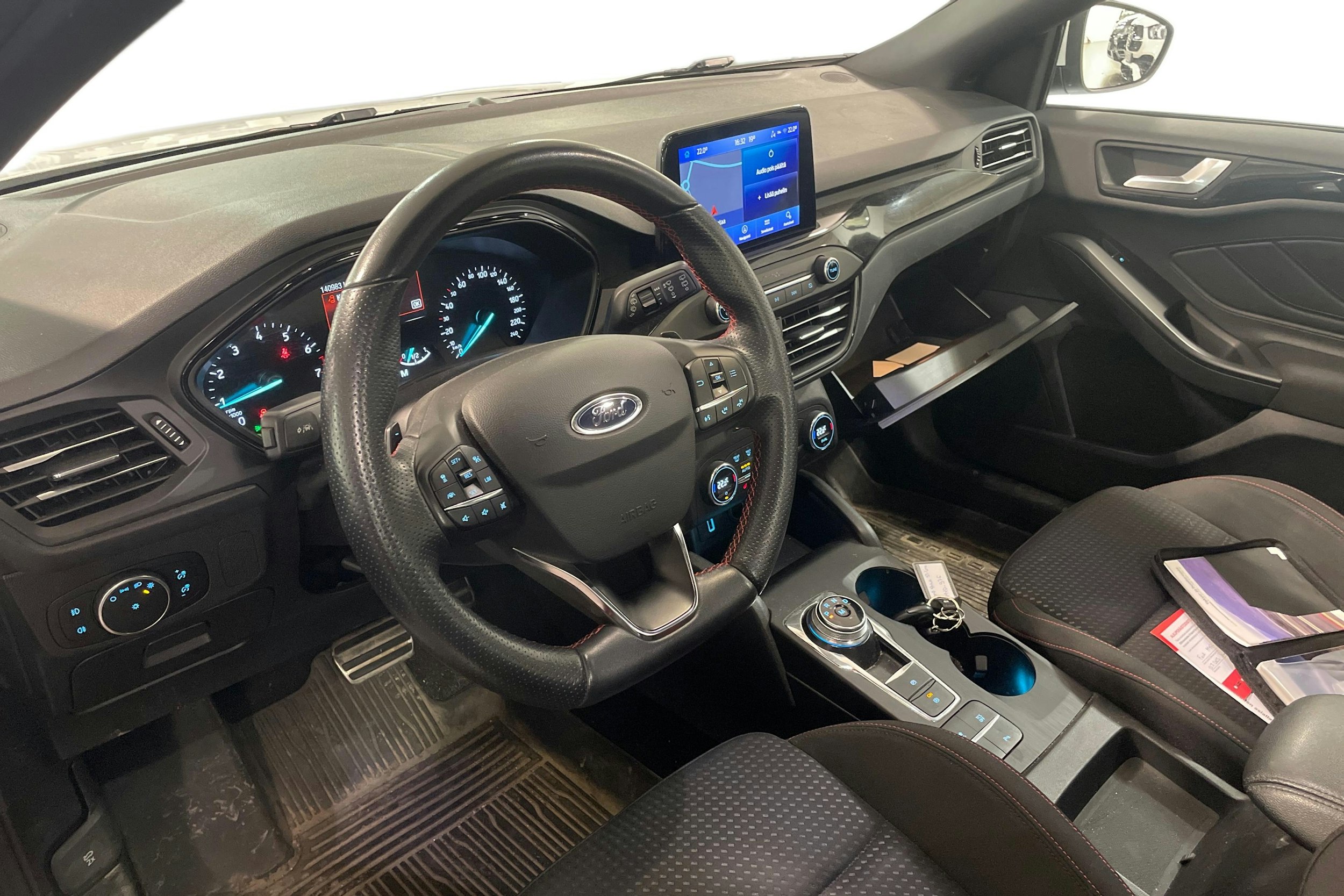 valkoinen Ford Focus 2020 kuva 3.