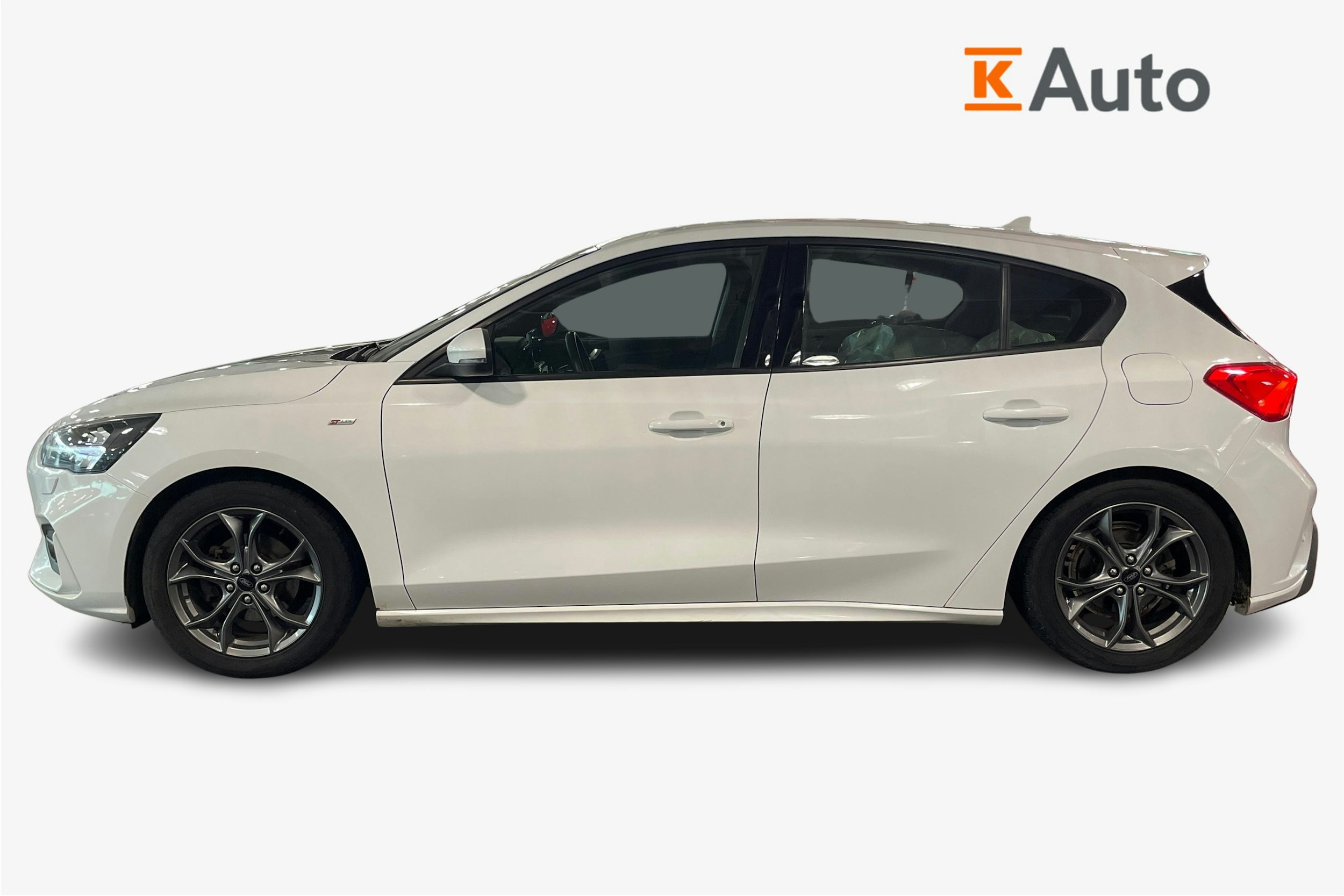 valkoinen Ford Focus 2020 kuva 6.