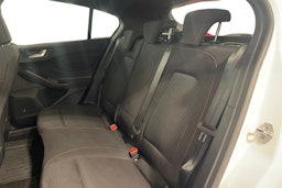 valkoinen Ford Focus 2020 kuva 10.
