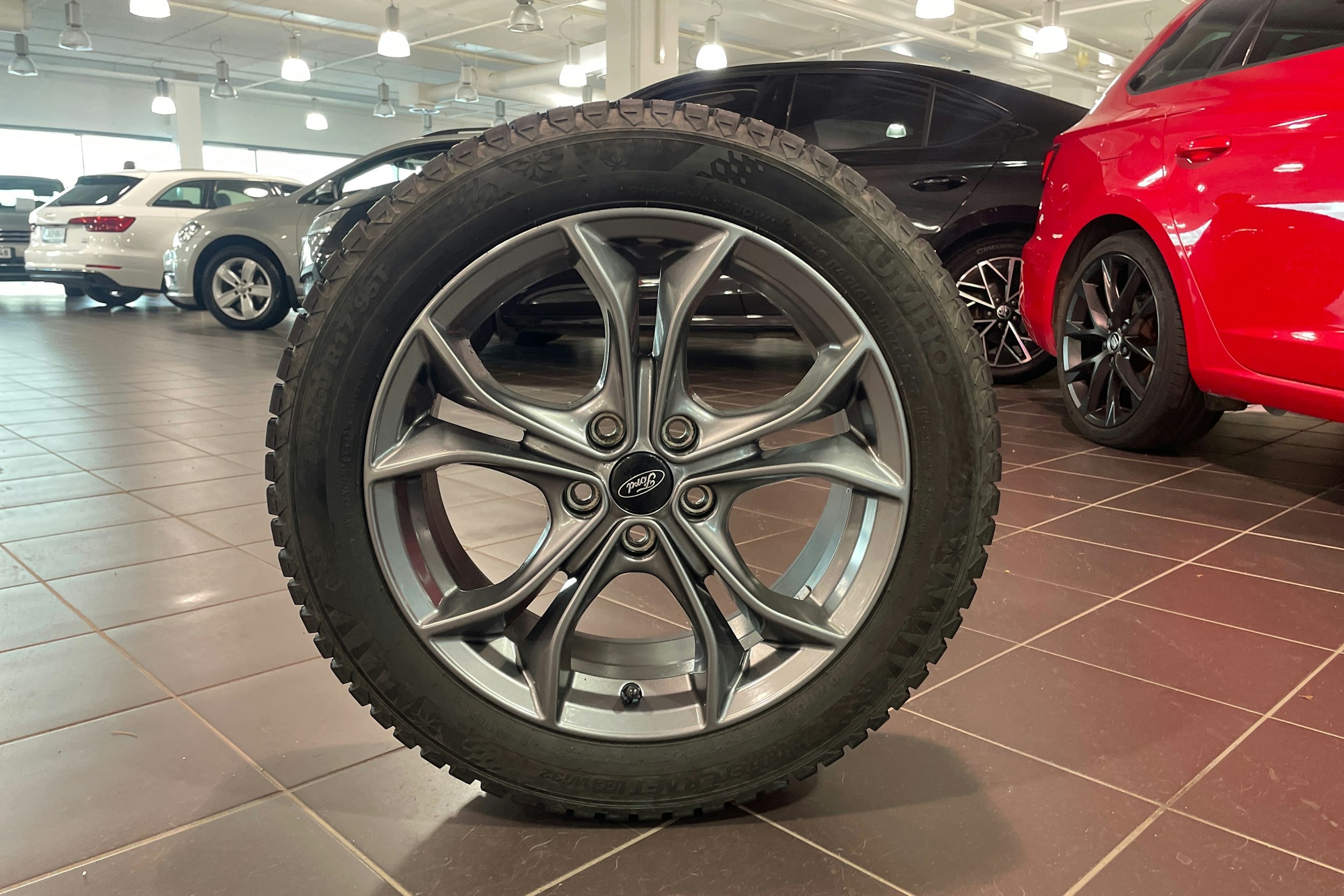 valkoinen Ford Focus 2020 kuva 13.