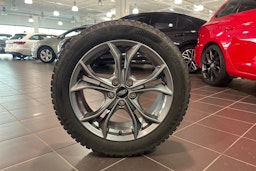 valkoinen Ford Focus 2020 kuva 13.