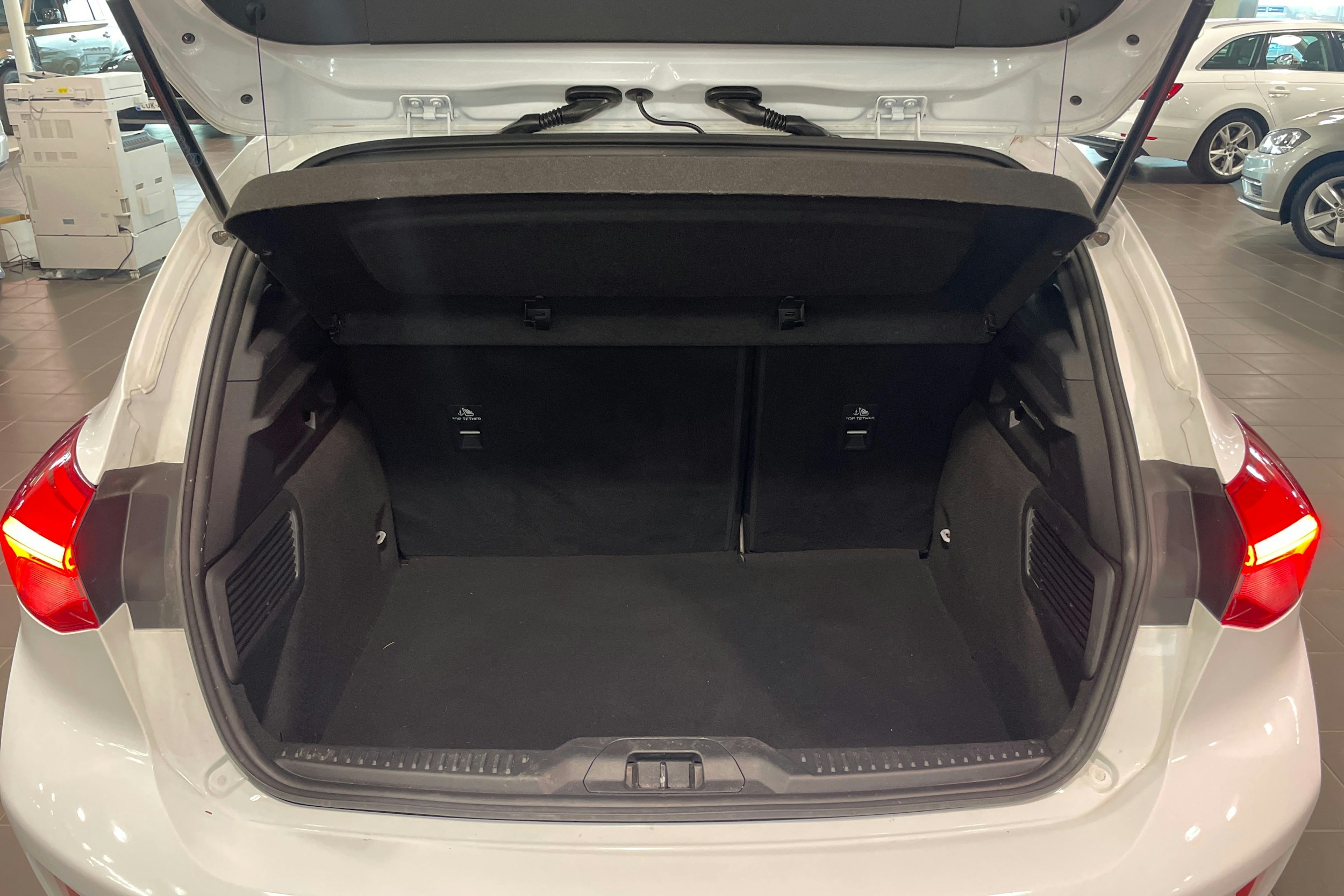 valkoinen Ford Focus 2020 kuva 15.