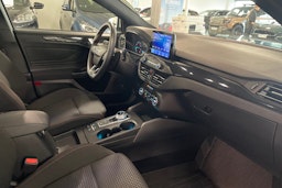 valkoinen Ford Focus 2020 kuva 16.