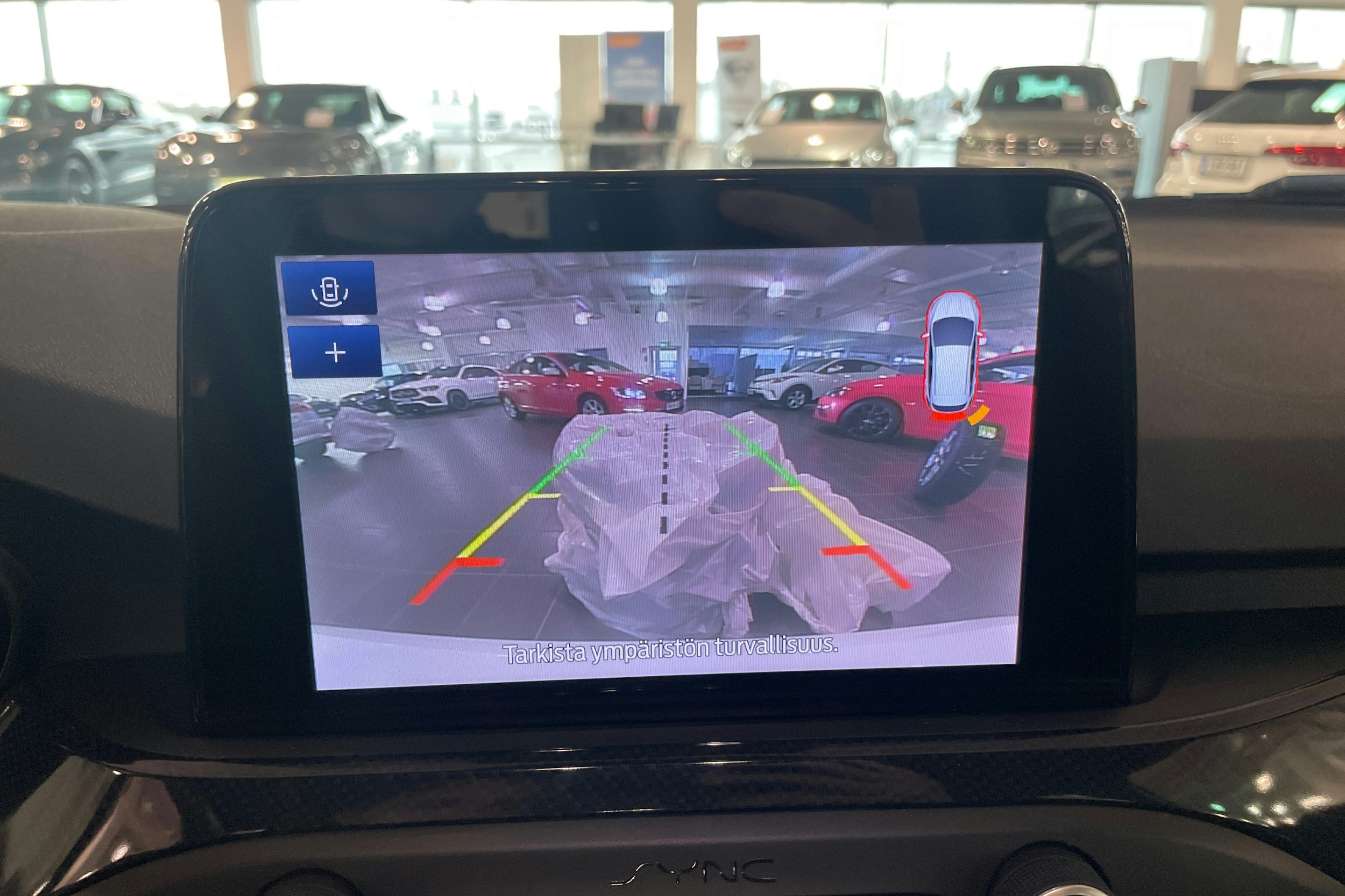 valkoinen Ford Focus 2020 kuva 17.