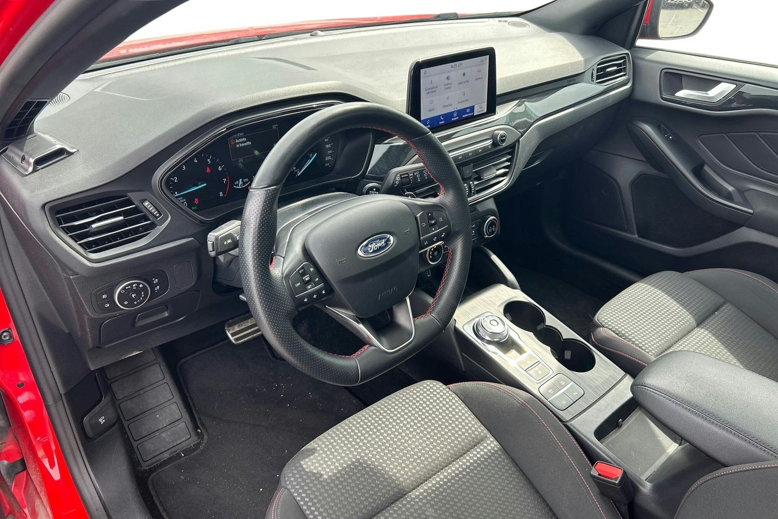 punainen Ford Focus 2020 kuva 3.