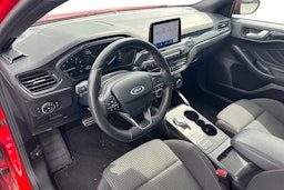 punainen Ford Focus 2020 kuva 3.
