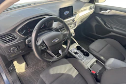 sininen Ford Focus 2020 kuva 3.