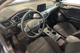 sininen Ford Focus 2020 kuva 6.