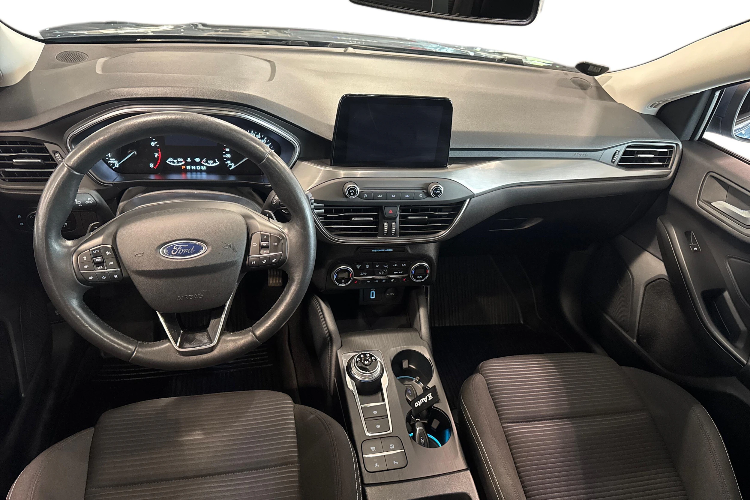 sininen Ford Focus 2020 kuva 7.