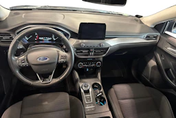sininen Ford Focus 2020 kuva 7.