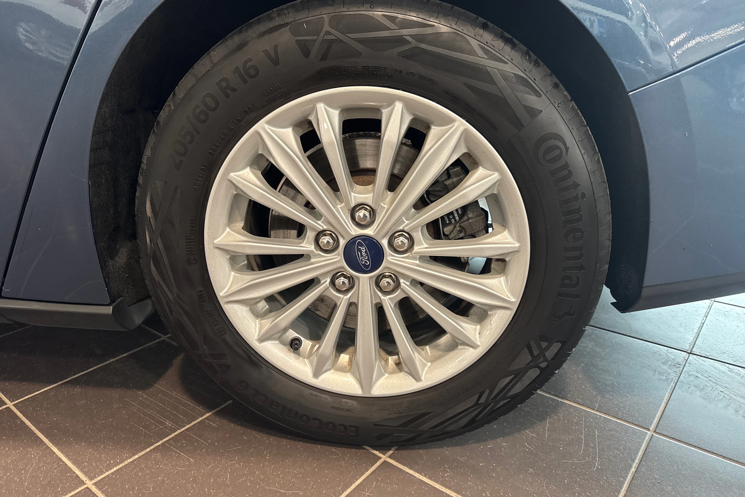 sininen Ford Focus 2020 kuva 10.