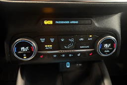 sininen Ford Focus 2020 kuva 13.