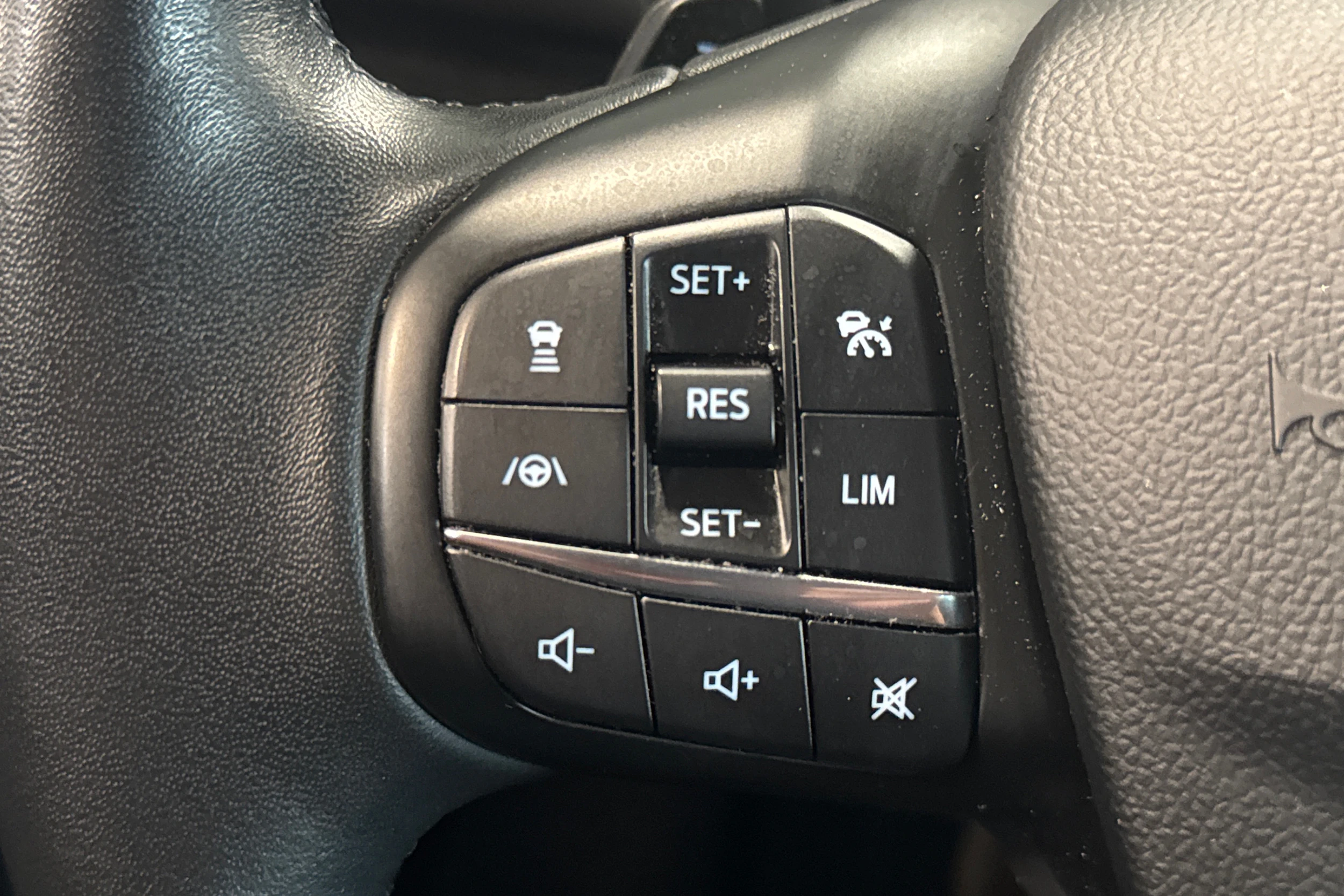 sininen Ford Focus 2020 kuva 15.