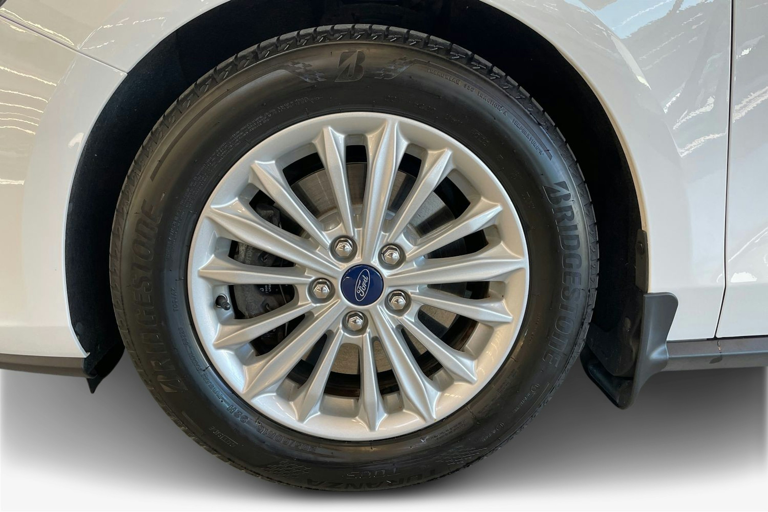 Valkoinen Ford FOCUS 2020 kuva 9.