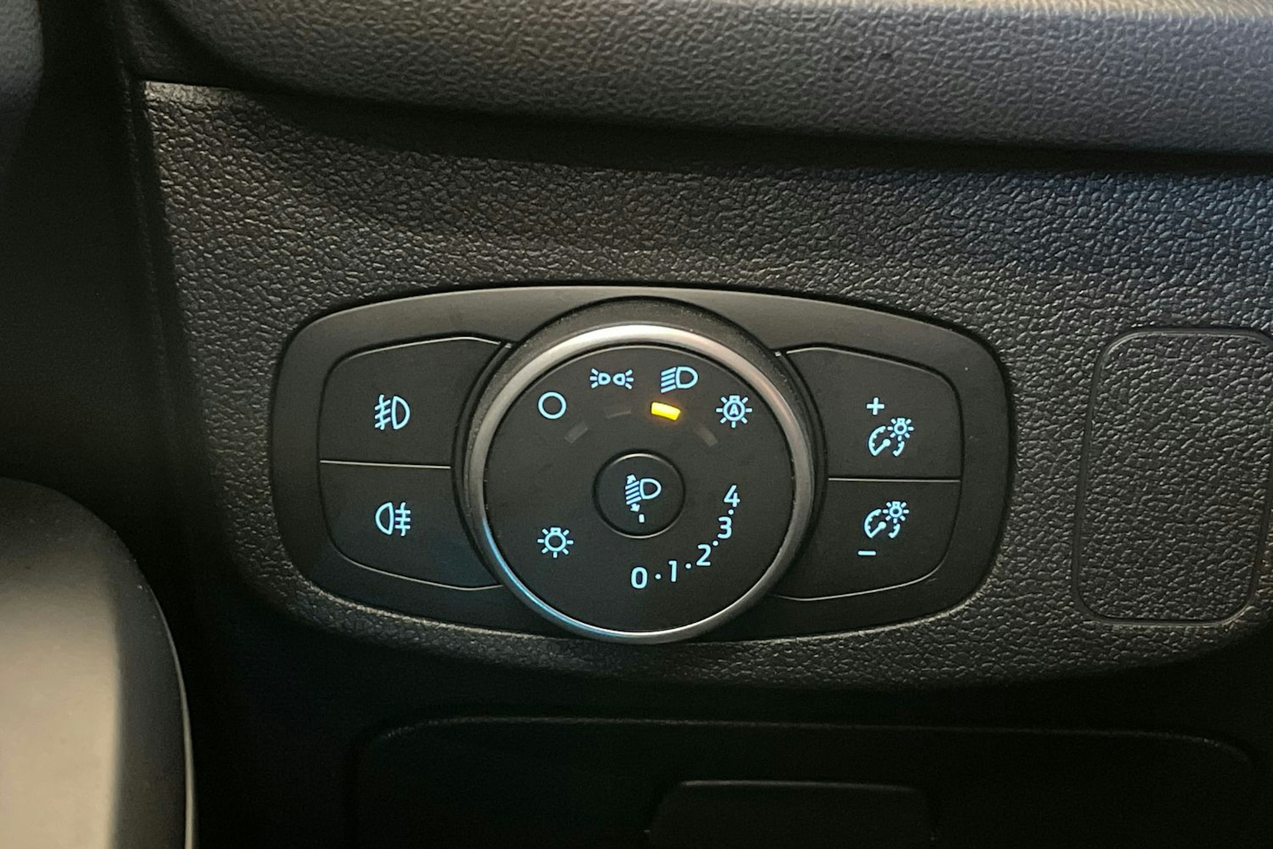 Valkoinen Ford FOCUS 2020 kuva 14.