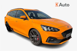 punainen Ford Focus 2021 kuva 1.