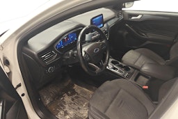valkoinen Ford Focus 2021 kuva 3.