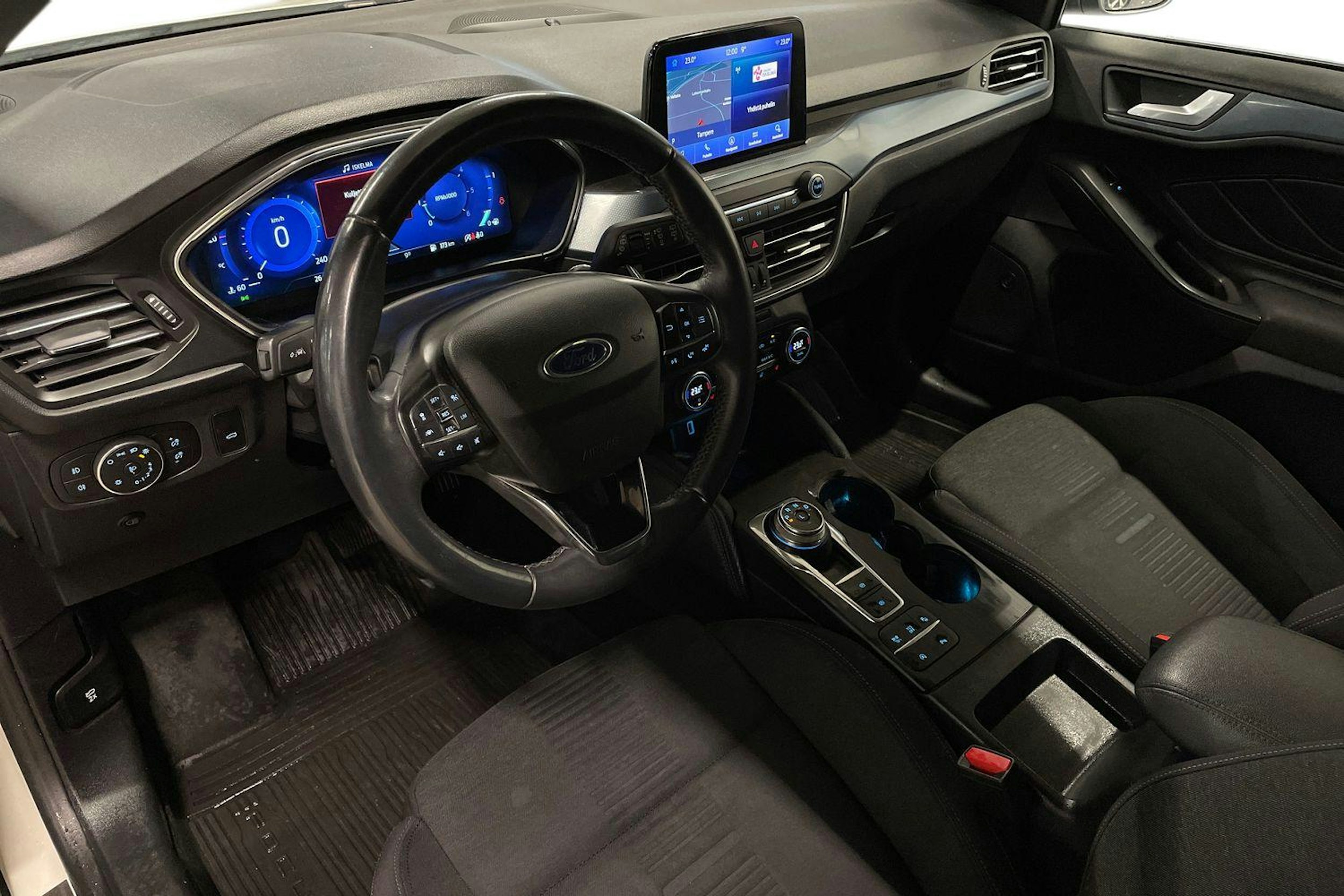 valkoinen Ford Focus 2021 kuva 6.