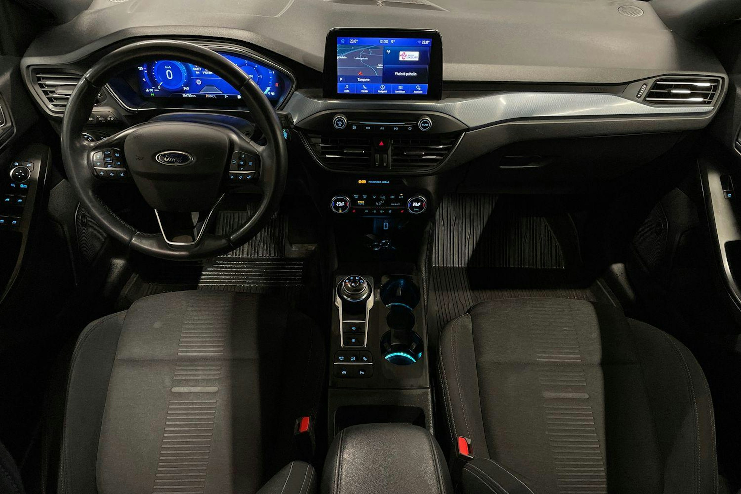 valkoinen Ford Focus 2021 kuva 7.