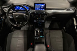valkoinen Ford Focus 2021 kuva 7.