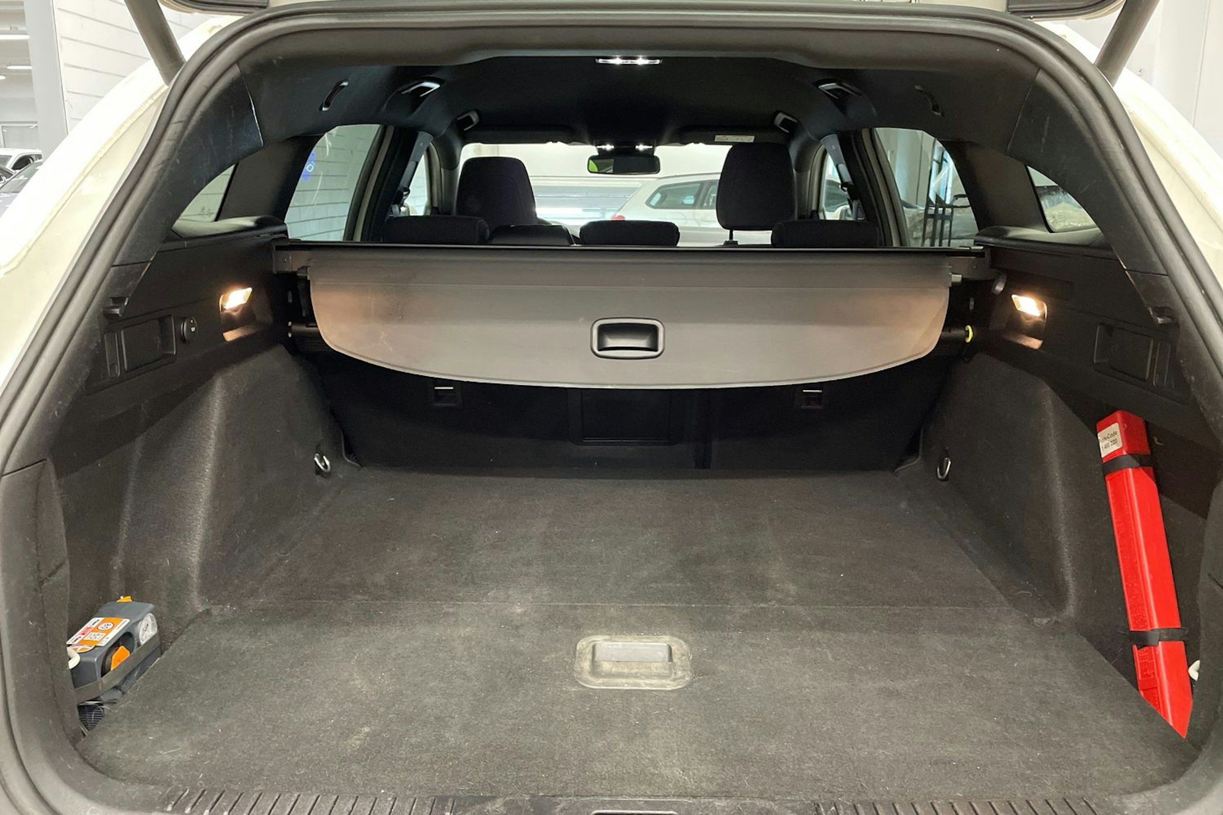 valkoinen Ford Focus 2021 kuva 12.