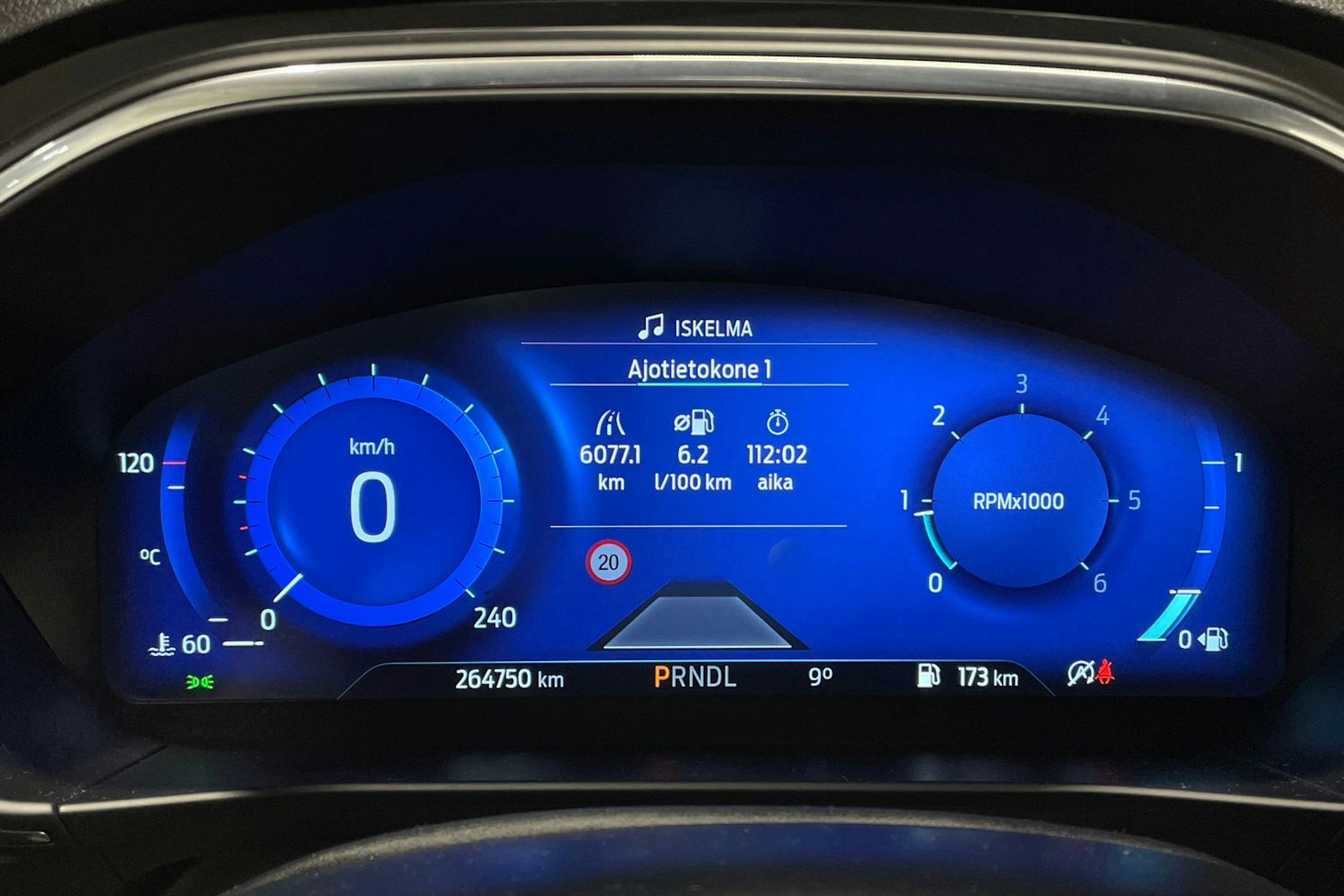 valkoinen Ford Focus 2021 kuva 13.