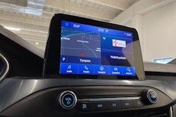 valkoinen Ford Focus 2021 kuva 14.