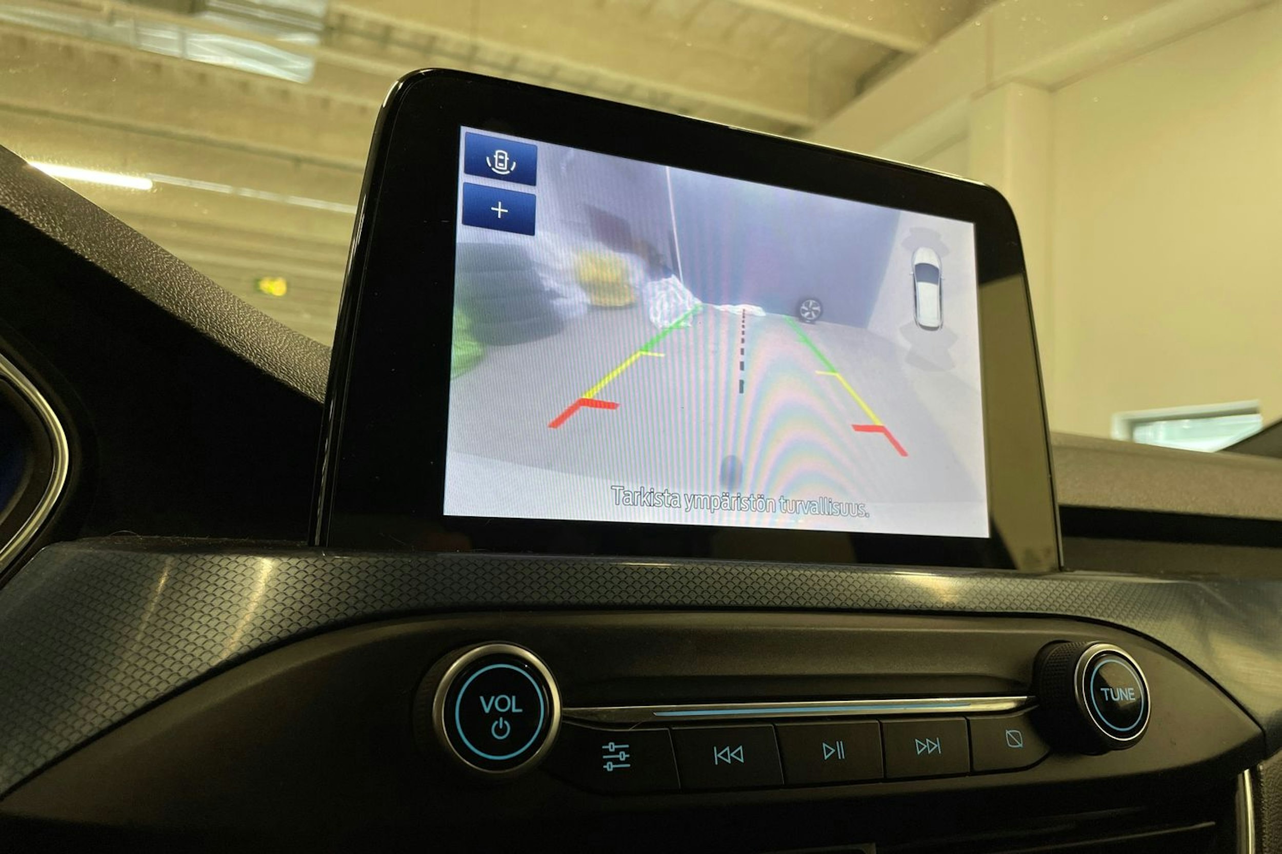 valkoinen Ford Focus 2021 kuva 16.