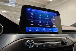 valkoinen Ford Focus 2021 kuva 17.