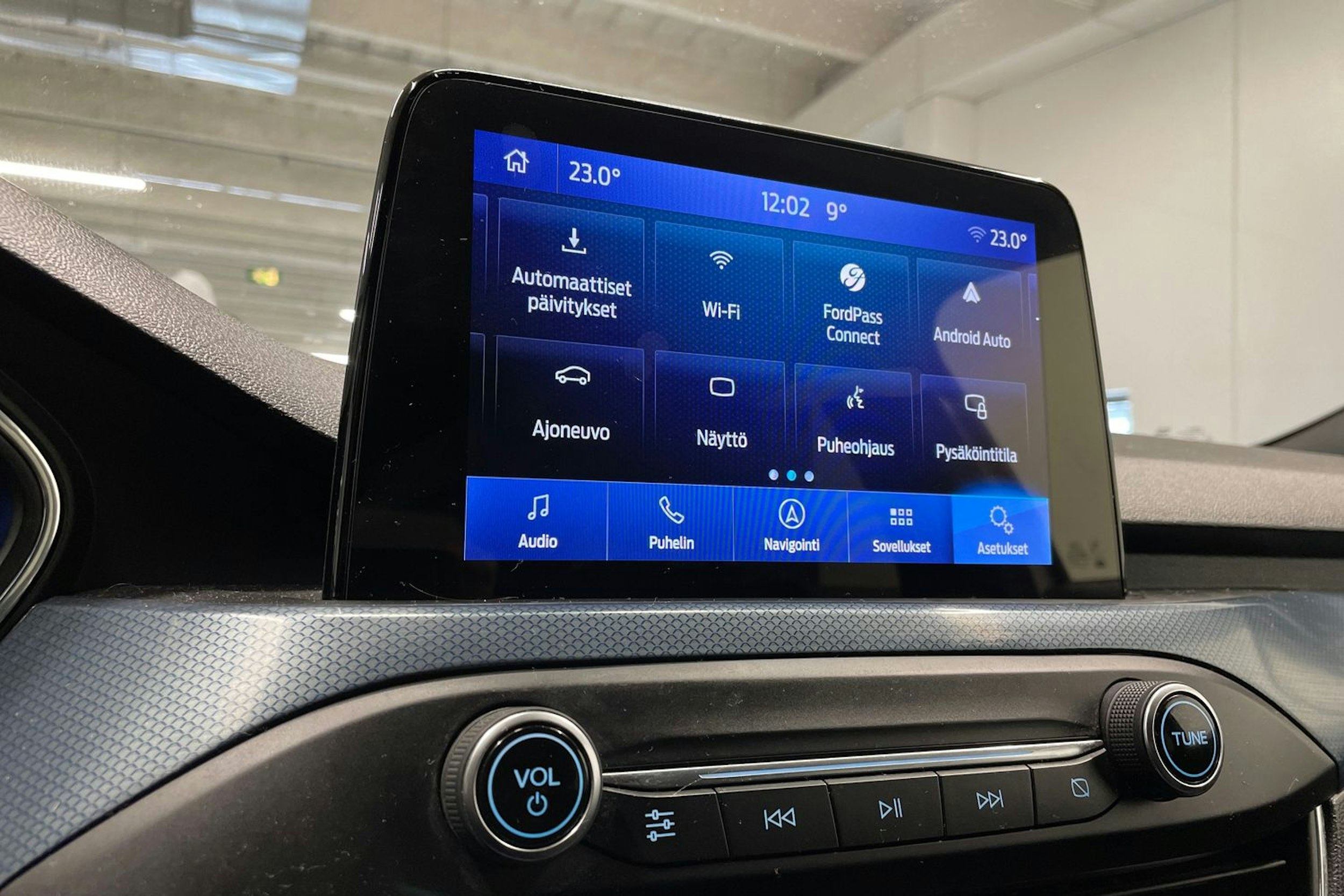 valkoinen Ford Focus 2021 kuva 18.