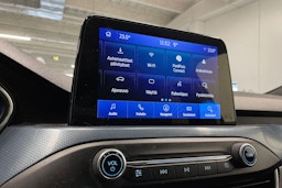 valkoinen Ford Focus 2021 kuva 18.