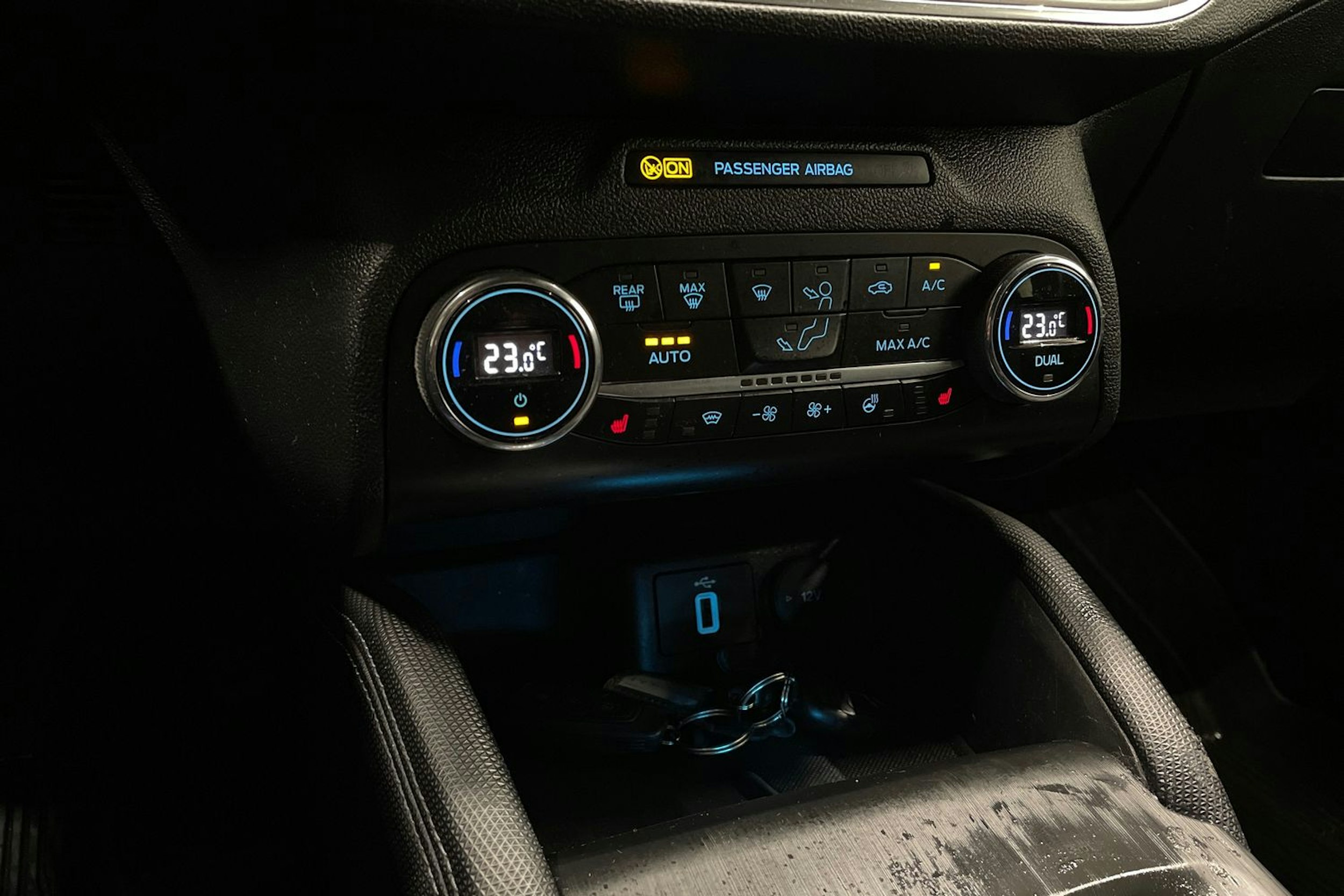 valkoinen Ford Focus 2021 kuva 19.