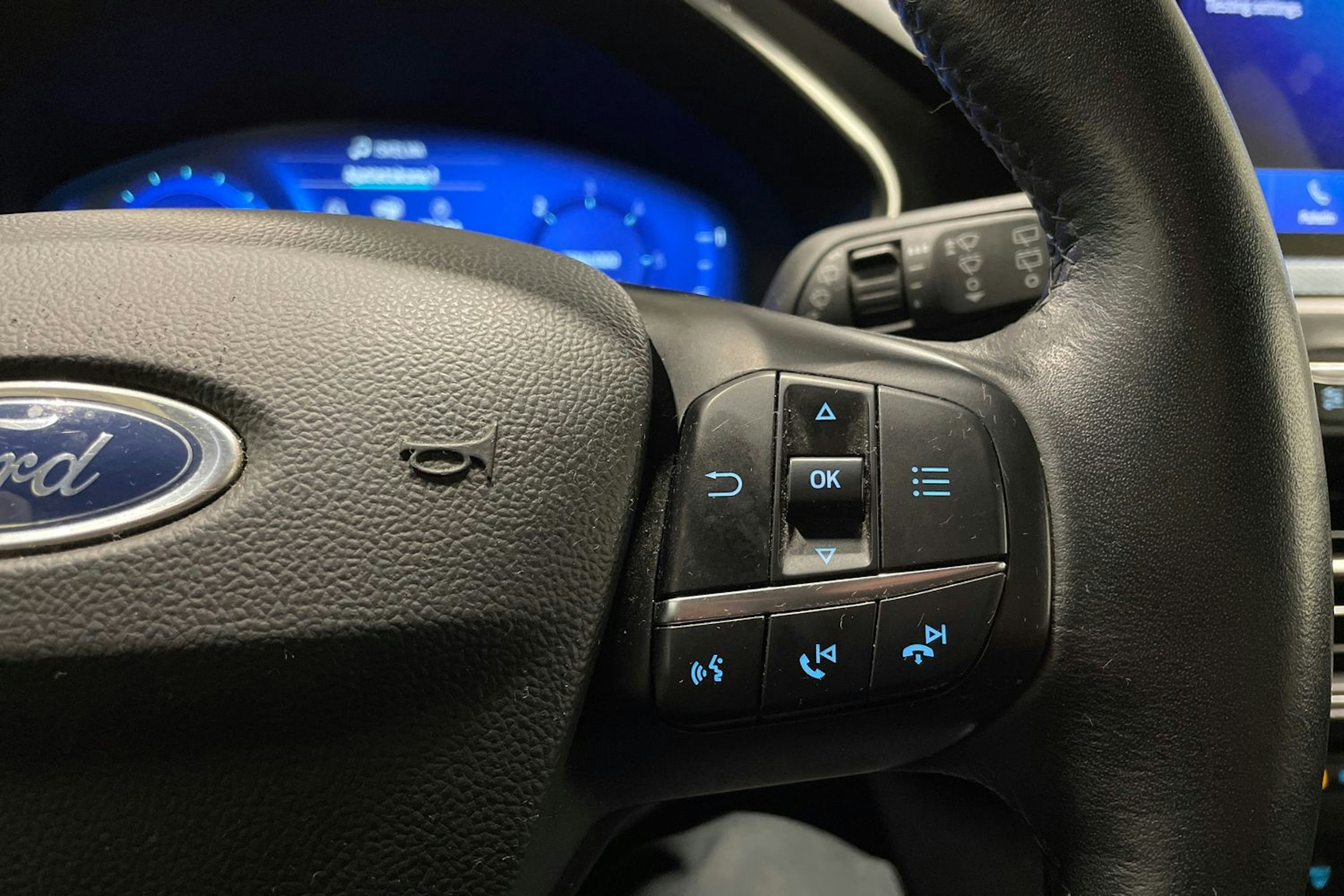 valkoinen Ford Focus 2021 kuva 23.