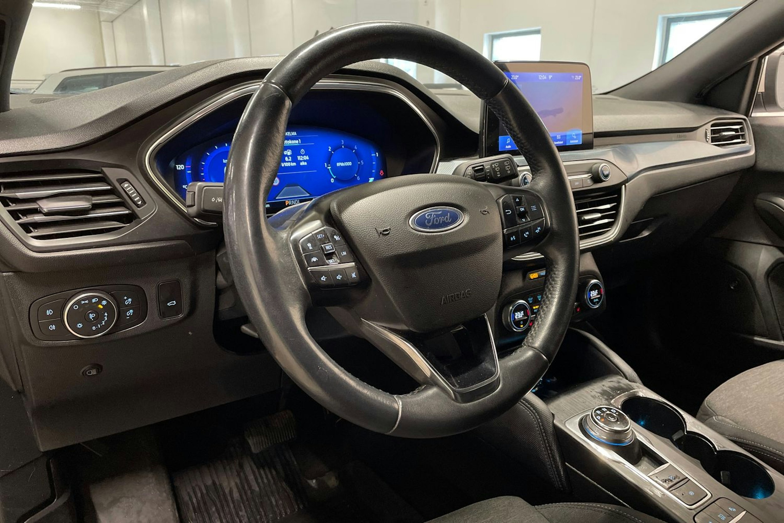 valkoinen Ford Focus 2021 kuva 25.