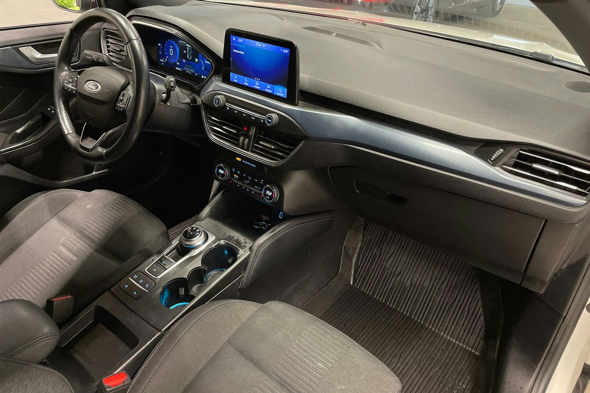 valkoinen Ford Focus 2021 kuva 27.