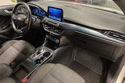 valkoinen Ford Focus 2021 kuva 27.