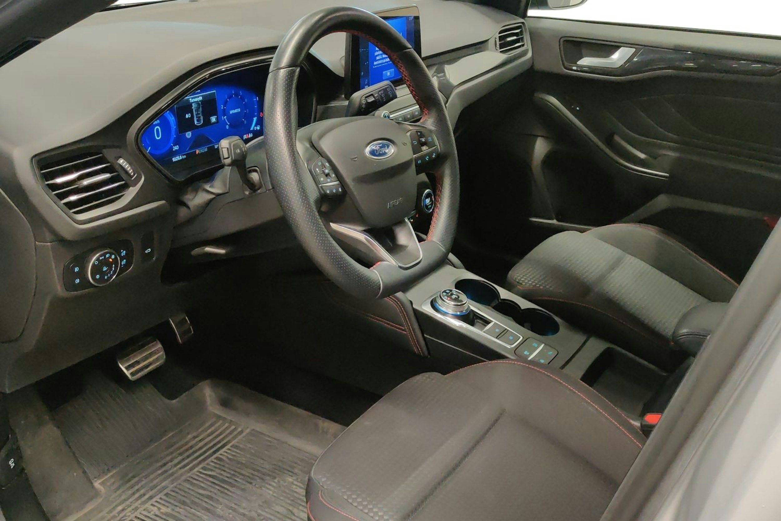 Harmaa Ford FOCUS 2021 kuva 7.