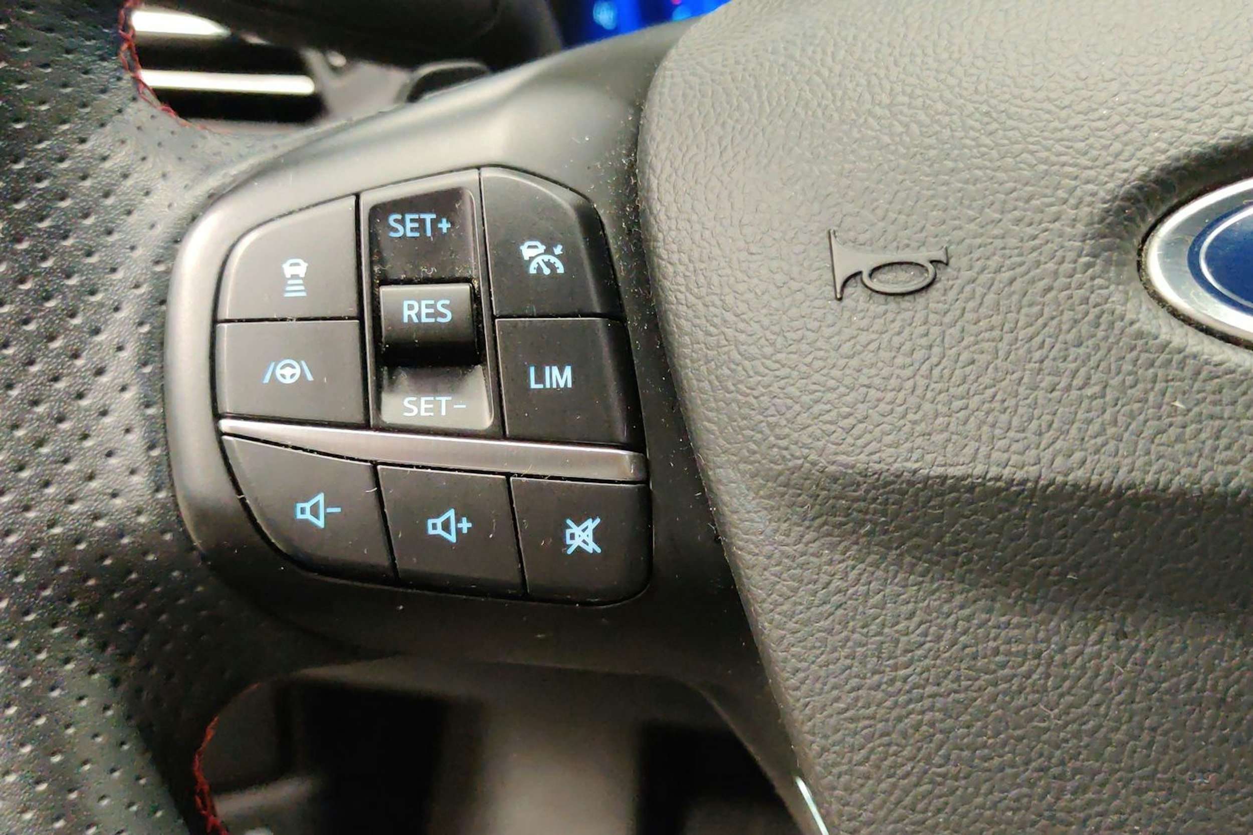 Harmaa Ford FOCUS 2021 kuva 23.