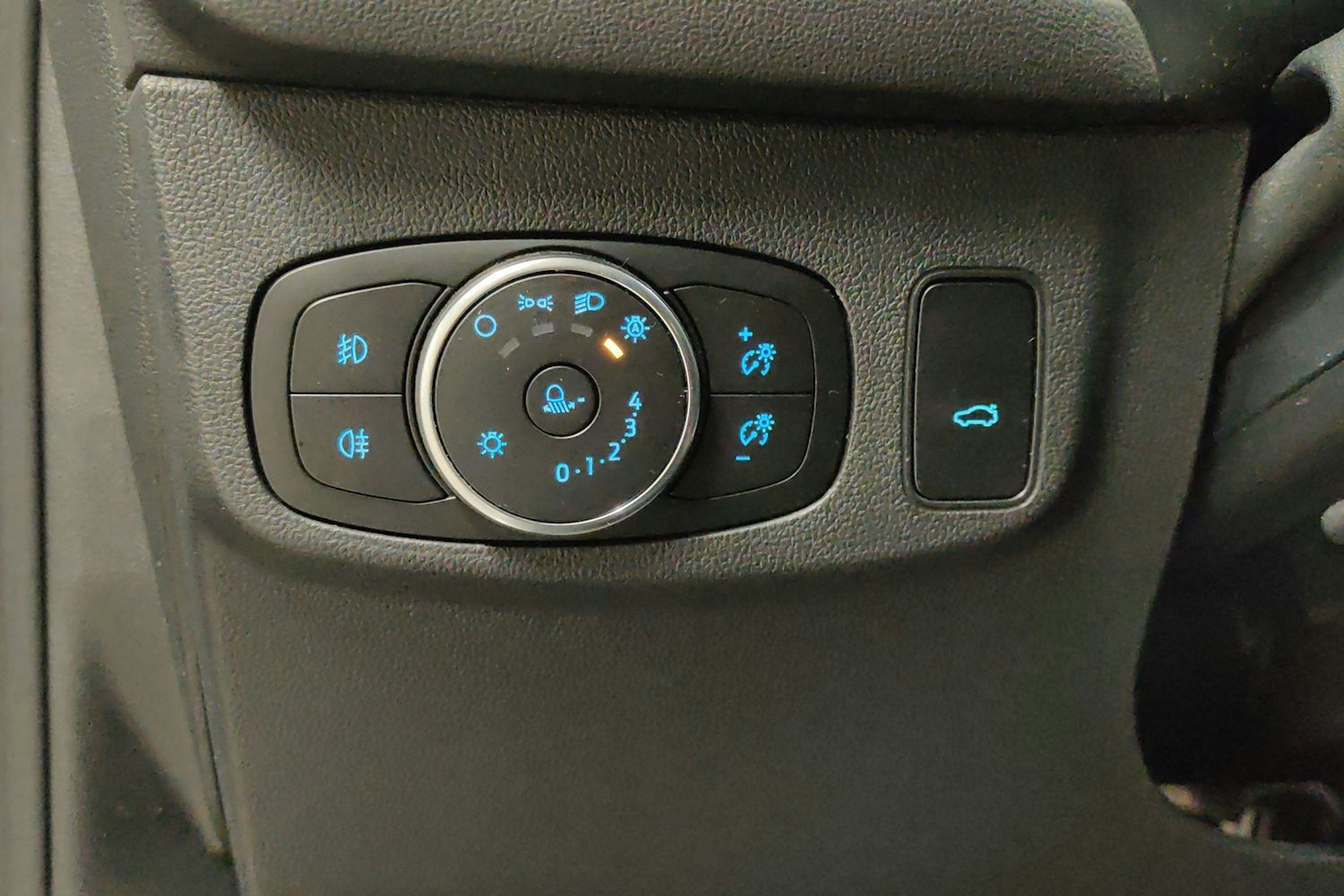 Harmaa Ford FOCUS 2021 kuva 25.