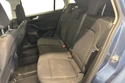 sininen Ford Focus 2021 kuva 8.