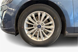 sininen Ford Focus 2021 kuva 9.