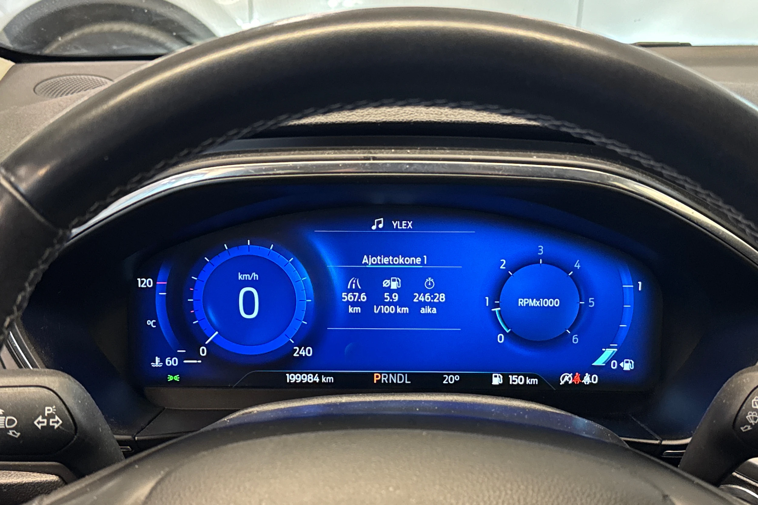 sininen Ford Focus 2021 kuva 12.