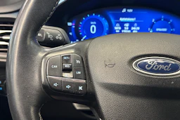 sininen Ford Focus 2021 kuva 18.