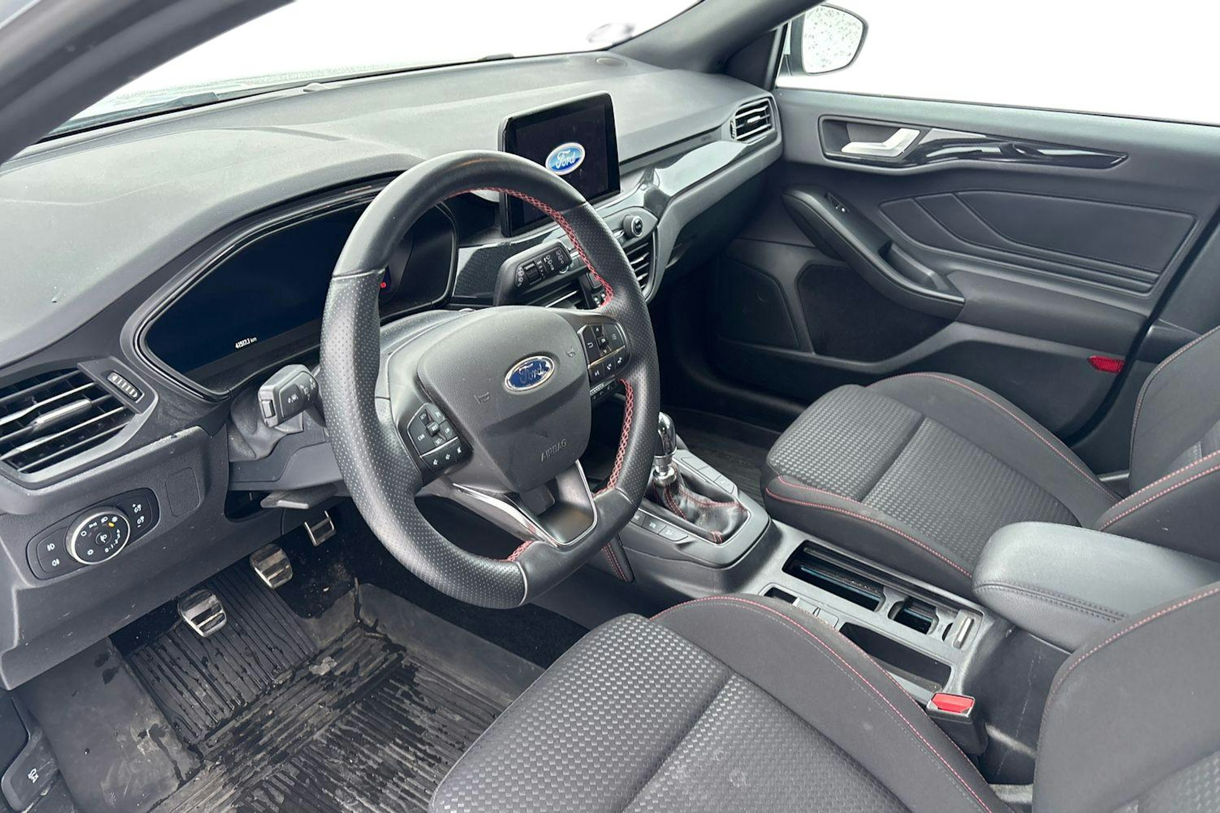 valkoinen Ford Focus 2021 kuva 3.