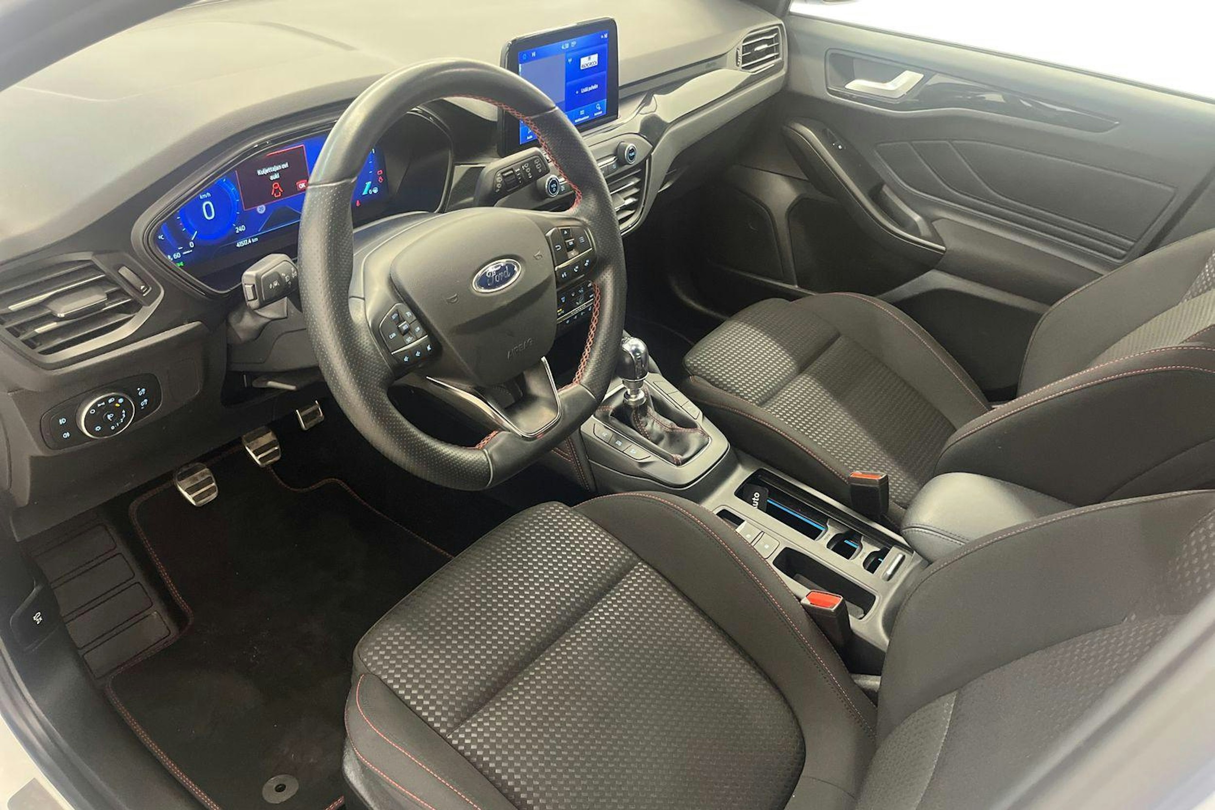 valkoinen Ford Focus 2021 kuva 7.